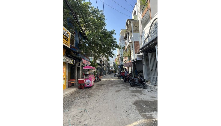 Nhà  Đường Cách Mạng Tháng 8 Phường 5 Quận Tân Bình.